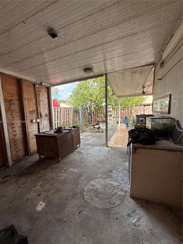 19926 NW 67th Pl, Hialeah, FL 33015