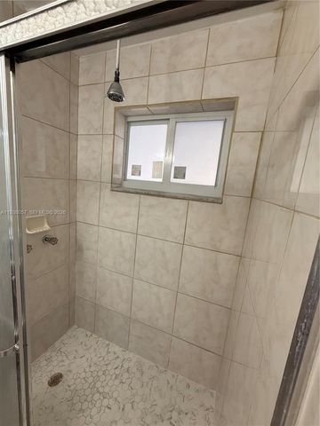 19926 NW 67th Pl, Hialeah, FL 33015