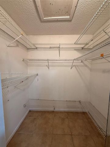 19926 NW 67th Pl, Hialeah, FL 33015