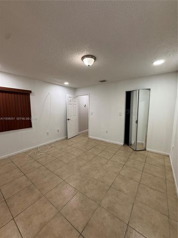 19926 NW 67th Pl, Hialeah, FL 33015