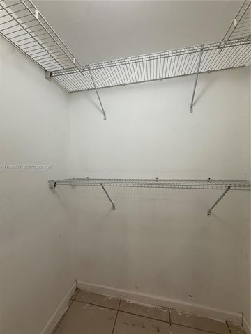 19926 NW 67th Pl, Hialeah, FL 33015