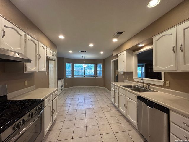 826 TIMBER DR, New Braunfels, TX 78130
