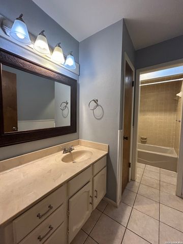 826 TIMBER DR, New Braunfels, TX 78130