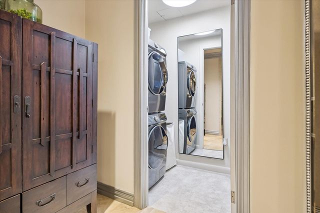 49 Briar Hollow Lane 702, Houston, TX 77027