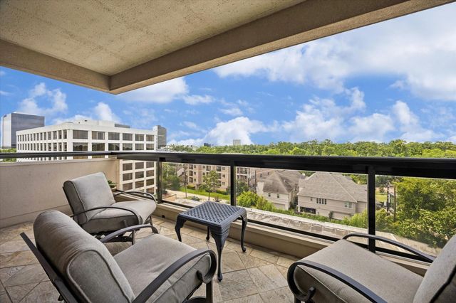 49 Briar Hollow Lane 702, Houston, TX 77027