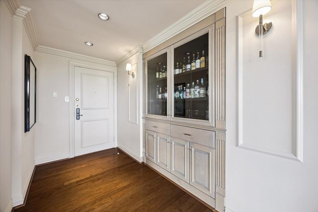 49 Briar Hollow Lane 702, Houston, TX 77027