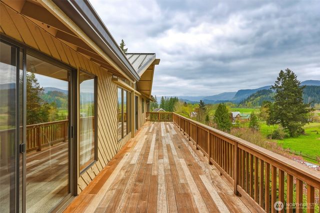 40215 278th Avenue SE, Enumclaw, WA 98022