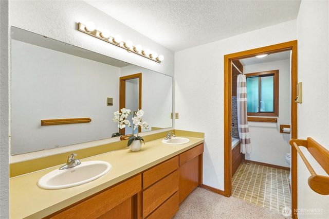 40215 278th Avenue SE, Enumclaw, WA 98022