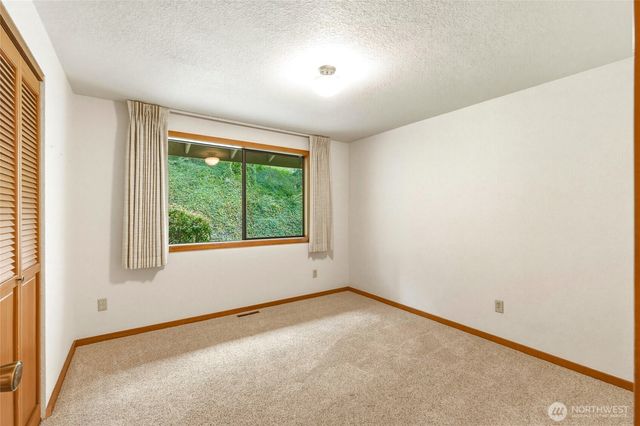 40215 278th Avenue SE, Enumclaw, WA 98022