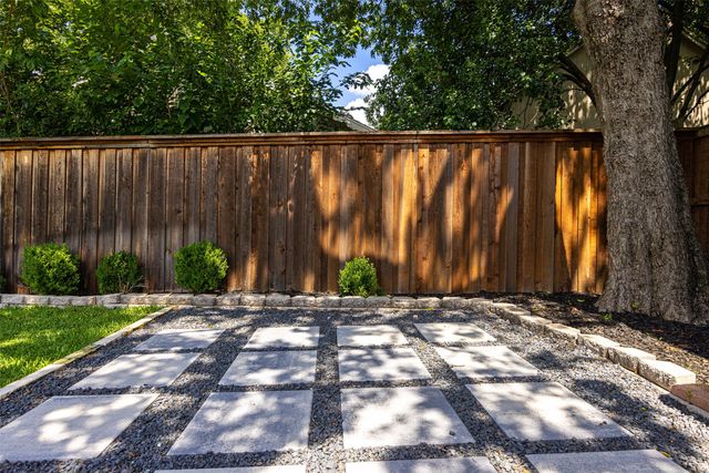 1537 Mapleton Drive, Dallas, TX 75228