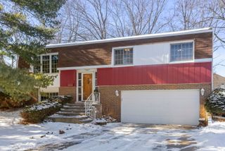 1922 Cambridge Lane, Wheaton, IL 60189