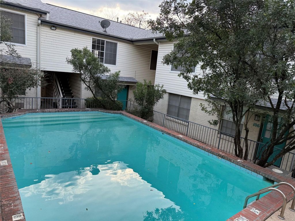 3902 Peterson Ave 202, Austin, TX 78756