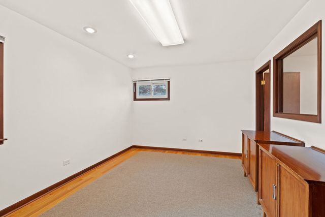 123 Ogden Avenue, Clarendon Hills, IL 60514