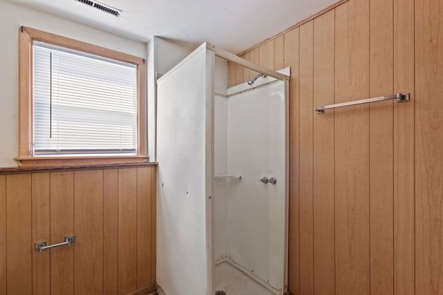 123 Ogden Avenue, Clarendon Hills, IL 60514