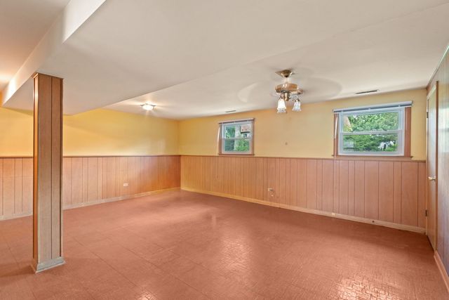 123 Ogden Avenue, Clarendon Hills, IL 60514