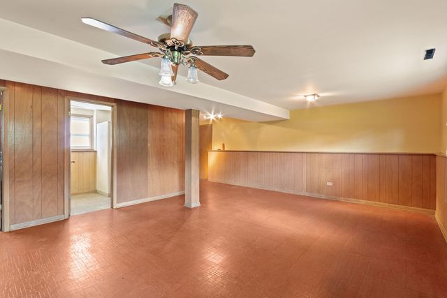 123 Ogden Avenue, Clarendon Hills, IL 60514
