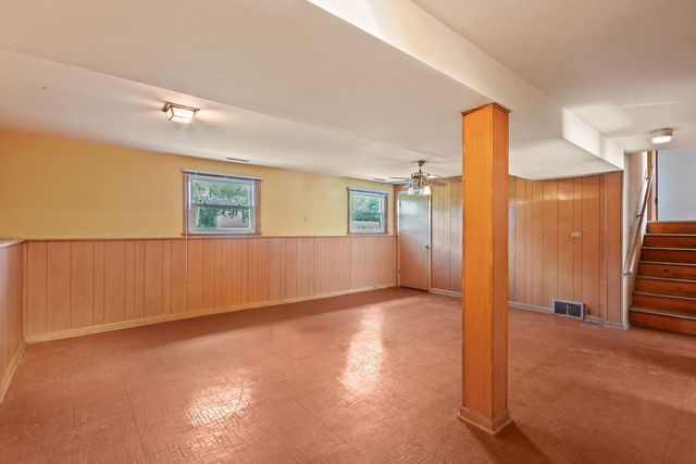 123 Ogden Avenue, Clarendon Hills, IL 60514