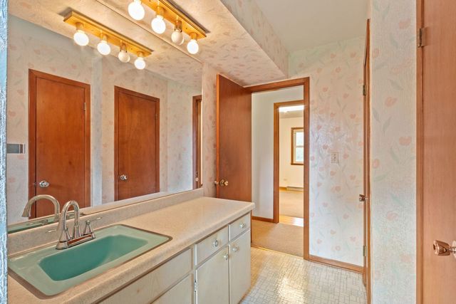123 Ogden Avenue, Clarendon Hills, IL 60514