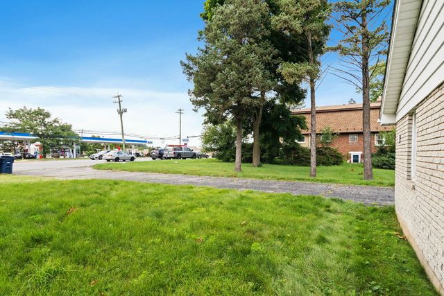 123 Ogden Avenue, Clarendon Hills, IL 60514