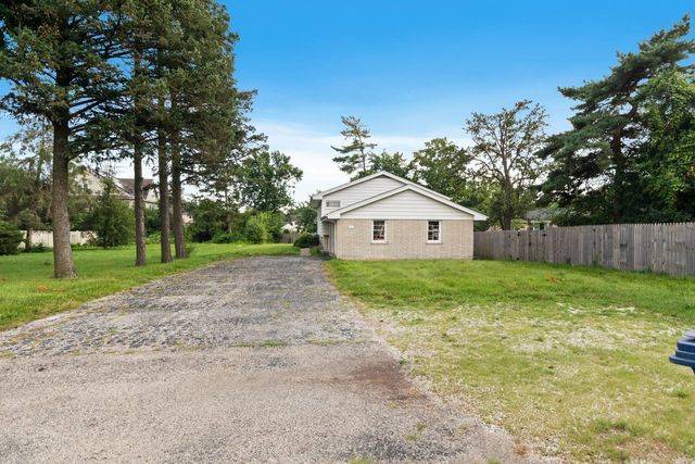 123 Ogden Avenue, Clarendon Hills, IL 60514