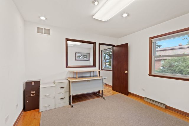 123 Ogden Avenue, Clarendon Hills, IL 60514