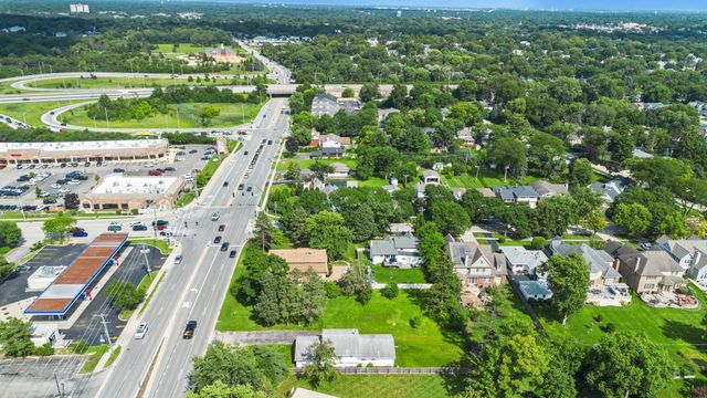 123 Ogden Avenue, Clarendon Hills, IL 60514