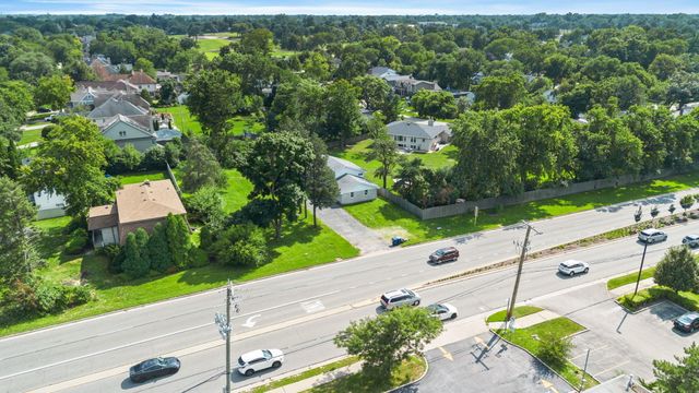 123 Ogden Avenue, Clarendon Hills, IL 60514