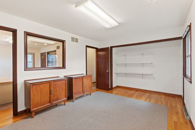 123 Ogden Avenue, Clarendon Hills, IL 60514