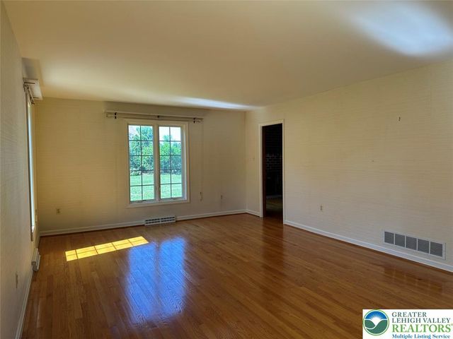4528 Canterbury Drive, Lower Macungie Twp, PA 18049