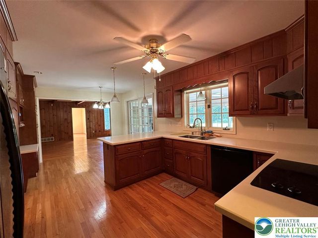 4528 Canterbury Drive, Lower Macungie Twp, PA 18049