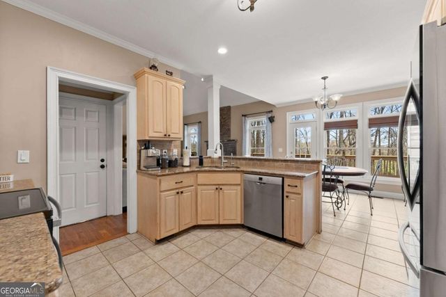 5812 Shadow Oaks Drive, Murrayville, GA 30564