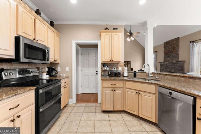 5812 Shadow Oaks Drive, Murrayville, GA 30564