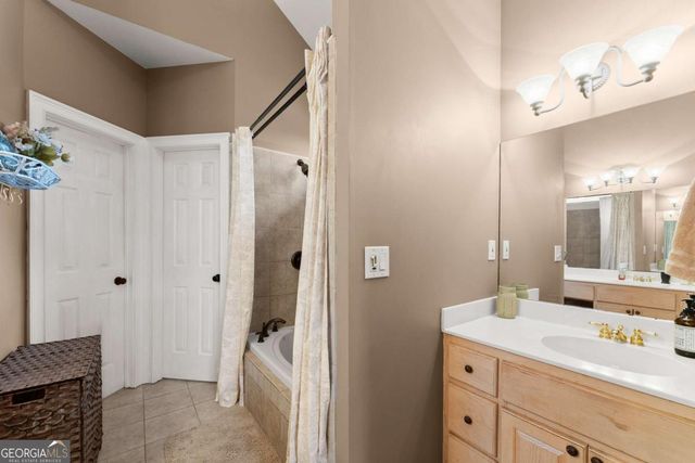 5812 Shadow Oaks Drive, Murrayville, GA 30564