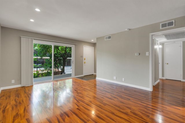 5303 Fleetwood Oaks Avenue 178, Dallas, TX 75235