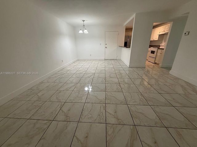 10393 N Kendall Dr U7, Miami, FL 33176