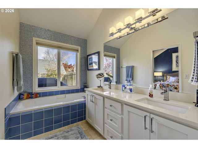 16761 Nw STOLLER Dr, Portland, OR 97229