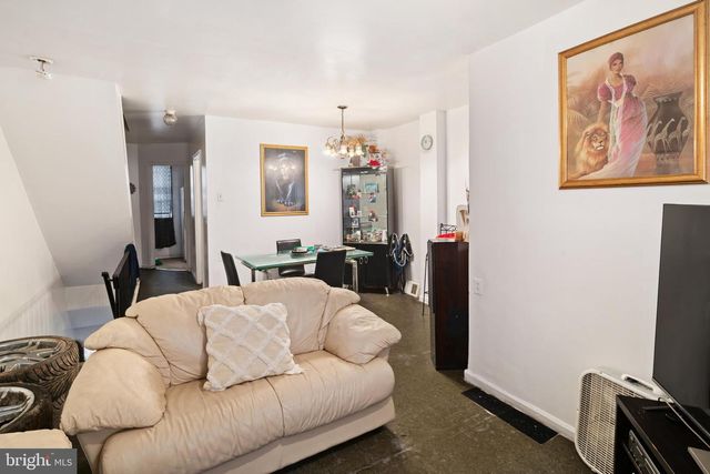 2407 N MARSHALL ST, Philadelphia, PA 19133