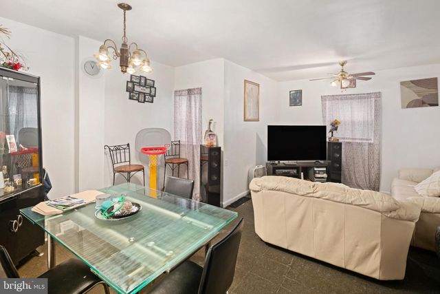 2407 N MARSHALL ST, Philadelphia, PA 19133