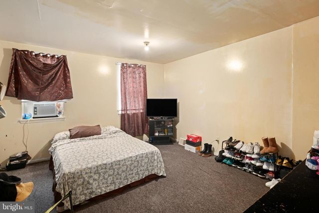 2407 N MARSHALL ST, Philadelphia, PA 19133