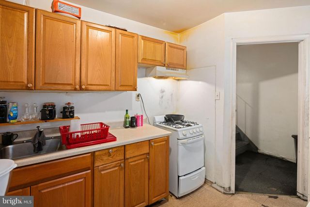 2407 N MARSHALL ST, Philadelphia, PA 19133