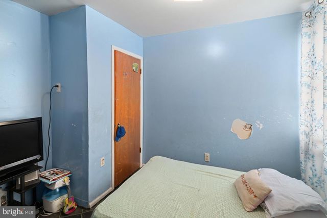 2407 N MARSHALL ST, Philadelphia, PA 19133