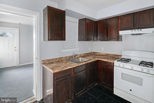 2407 N MARSHALL ST, Philadelphia, PA 19133