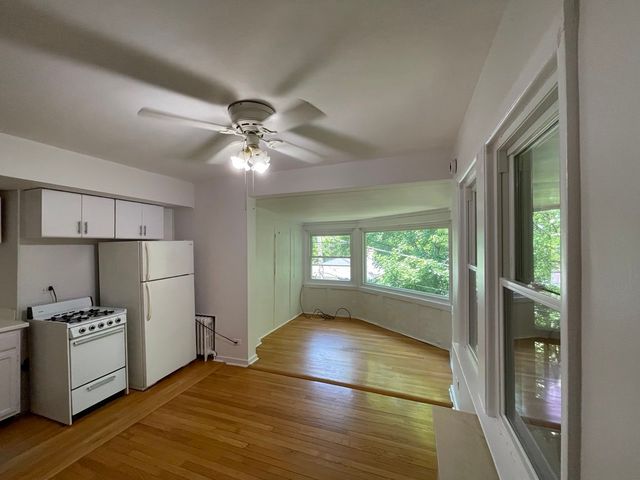 1155 Saint Johns Avenue G, Highland Park, IL 60035