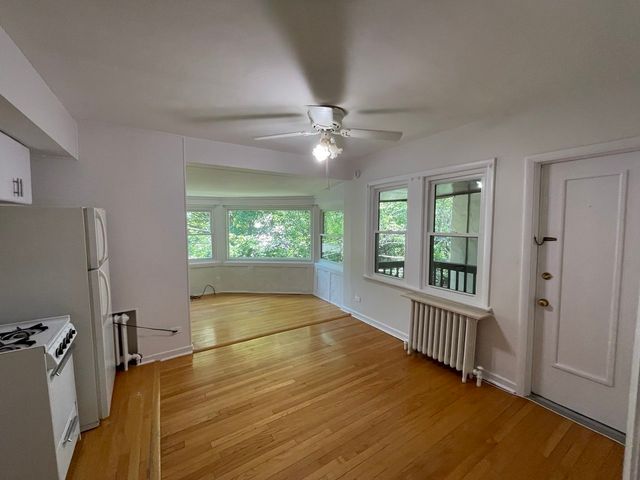 1155 Saint Johns Avenue G, Highland Park, IL 60035