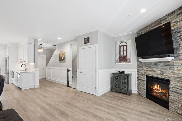 10 Hearthstone Court, Farmingdale, NY 11735