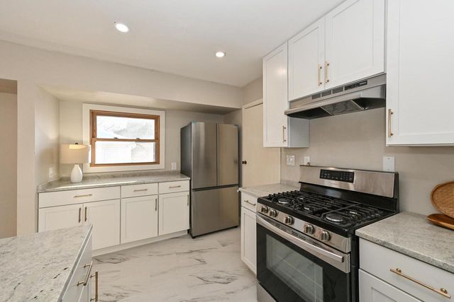 6423 W Spokane STREET, Milwaukee, WI 53223