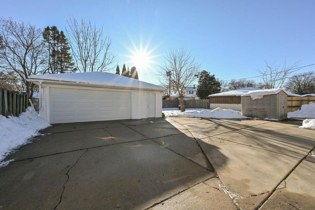 6423 W Spokane STREET, Milwaukee, WI 53223