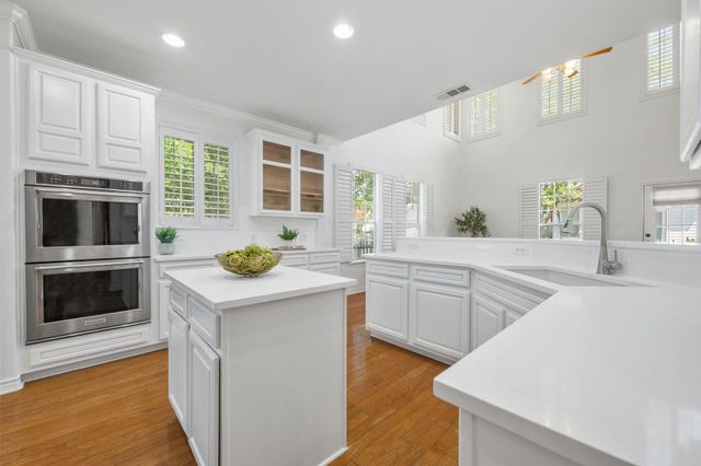 1704 KINNEY OAKS CT, Austin, TX 78704