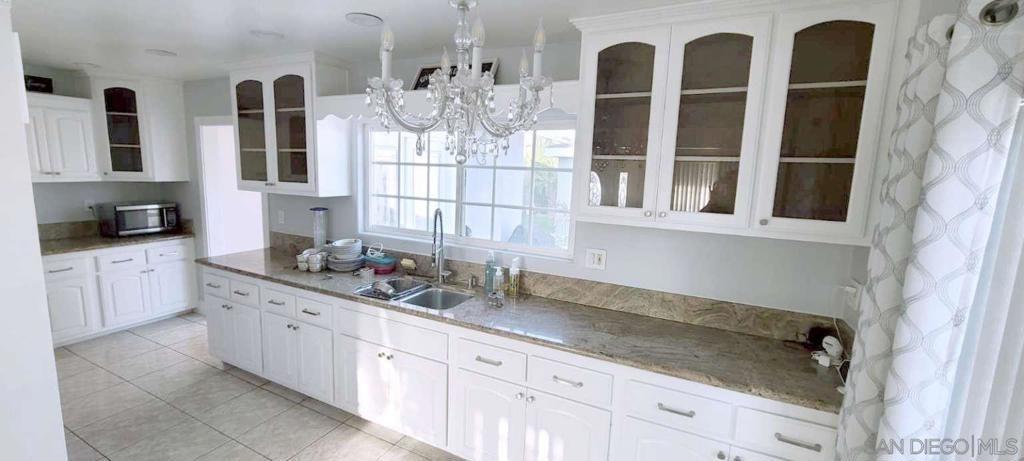 Image 4 of property listing at 5136 N Saint Malo Ave, Covina, CA 91722