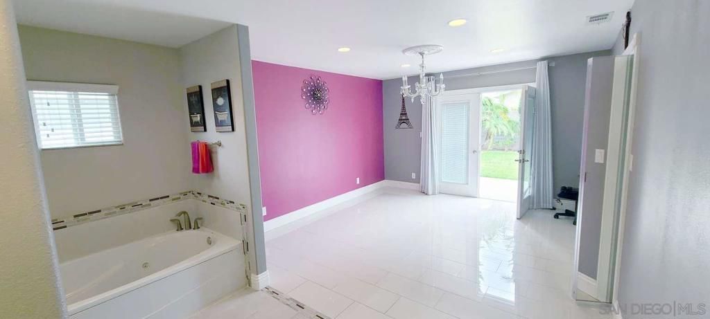 Image 9 of property listing at 5136 N Saint Malo Ave, Covina, CA 91722